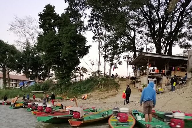 1-Day Tour to Vang Vieng with Private Guide - A day that hits caves, water, and sunset (in 10 to 11 hours)