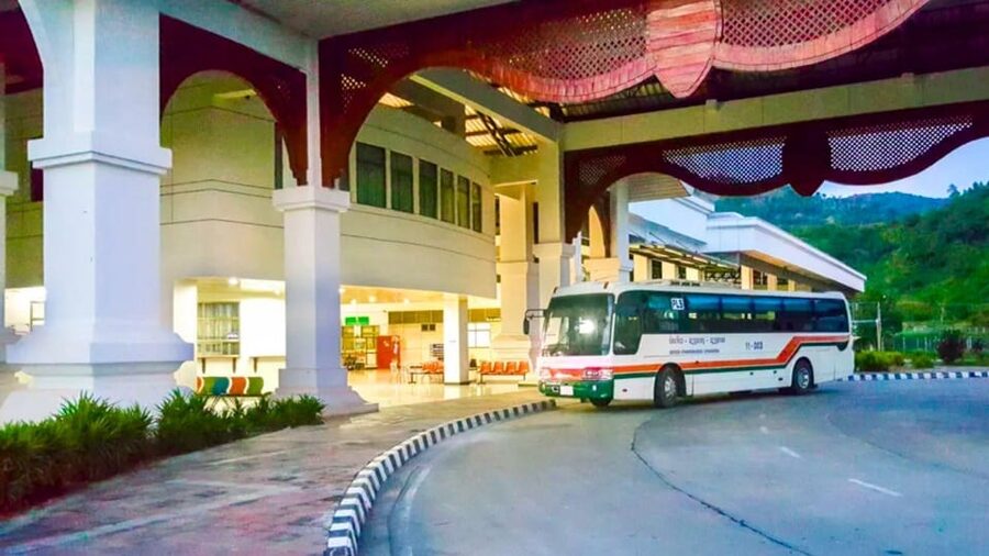 Chiang Rai: 2-Day Transfer to Luang Prabang by Slow Boat - Day 2: 9:00 AM departure to Luang Prabang, then temples and town time