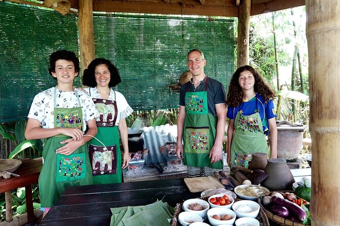 Day-time Bamboo weaving & Cooking Classes join-in - The bamboo weaving part: making a real souvenir mat