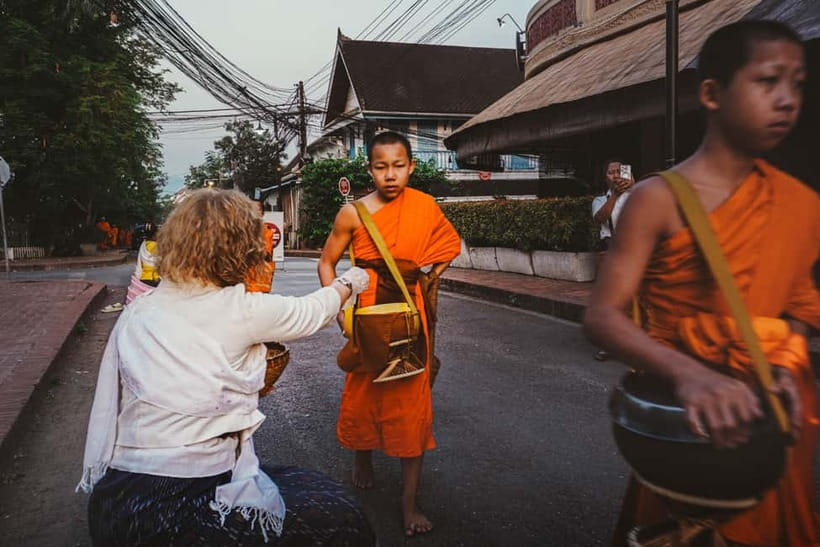 Luang Prabang: Almsgiving Ceremony Offering - Timing and what you’ll actually do during the 1 hour