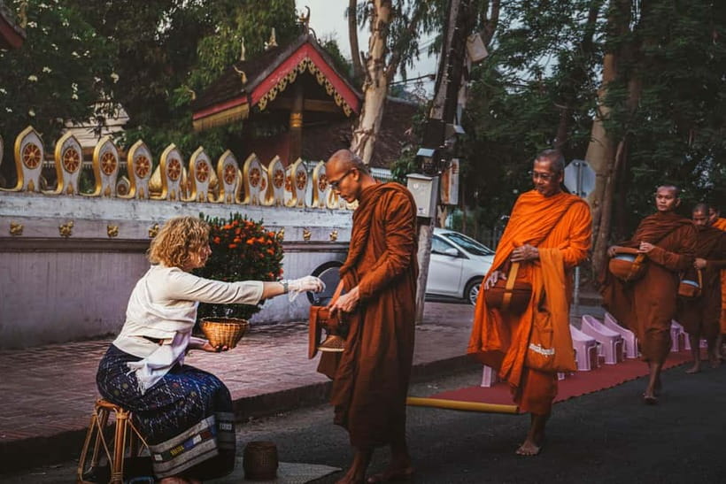 Luang Prabang: Almsgiving Ceremony Offering - How the offering set works (sticky rice, banana, and snacks)