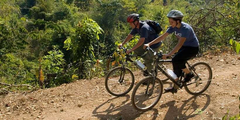 Luang Prabang: Countryside Mountain Bike Tour with Lunch - Ban Xieng Lek: mulberry paper and weaving, up close