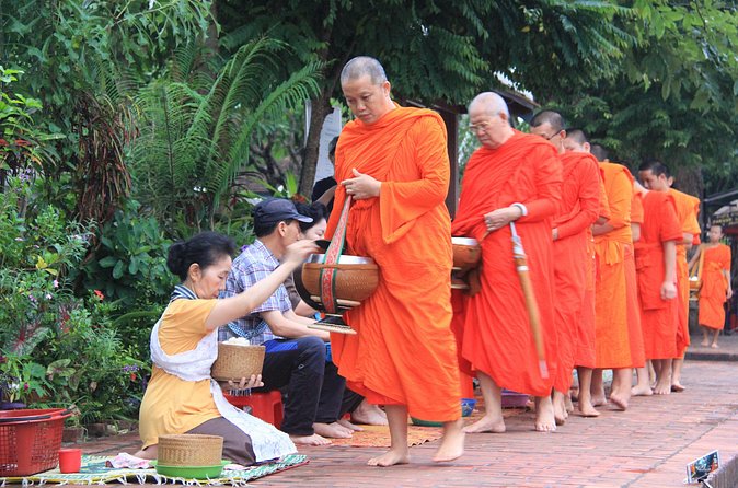 Luang Prabang Early Morning Alms Giving and Wet Market - The wet market stop: morning Luang Prabang beyond the temple scene