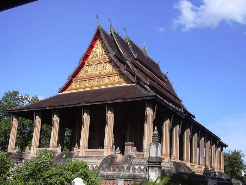 Luang Prabang: Local Village & Kuang Si Falls Private Tour - A morning start with monks and Luang Prabang’s daily rhythm