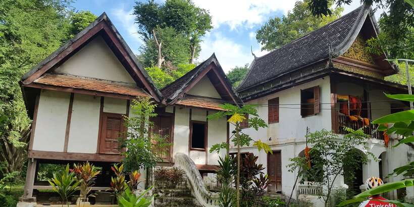 Luang Prabang: Pottery Workshop & Wat Chomphet cycling Tour - Ban Nakham Lunch: Local Food Served with Village Life in Mind