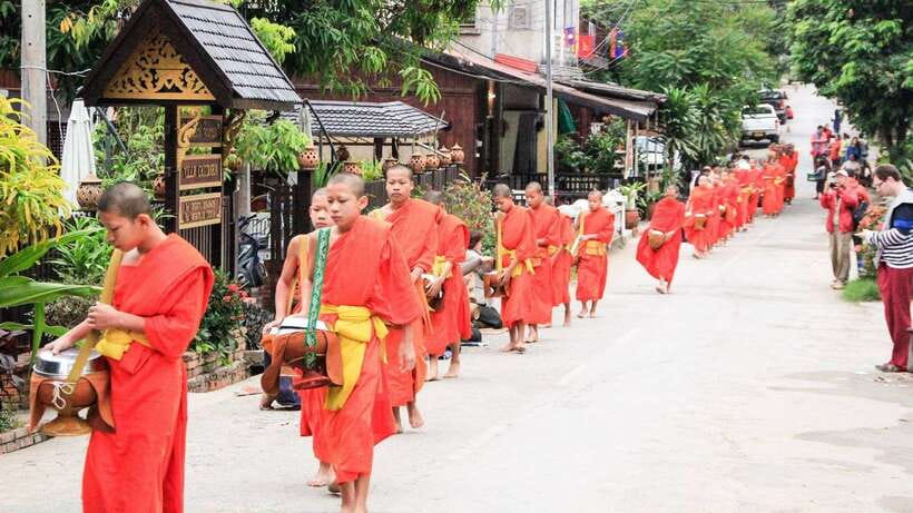 Luang Prabang: Private Must-See Sights and Mount Phousi Tour - Royal Palace Museum: your best head-start in the city