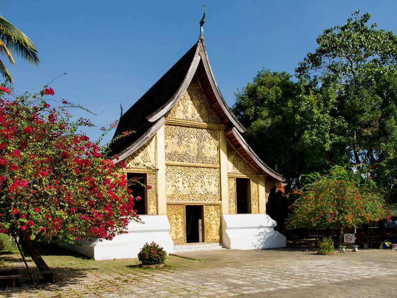 Luang Prabang: Private Must-See Sights and Mount Phousi Tour - Wat Chom Si Temple at dusk: why that gilded stupa matters