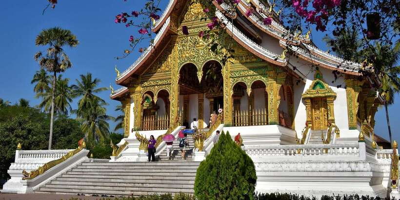 Luang Prabang: UNESCO World Heritage City Highlights Tour - River peninsula start, then Wat Xieng Thong’s low-sweeping roofs
