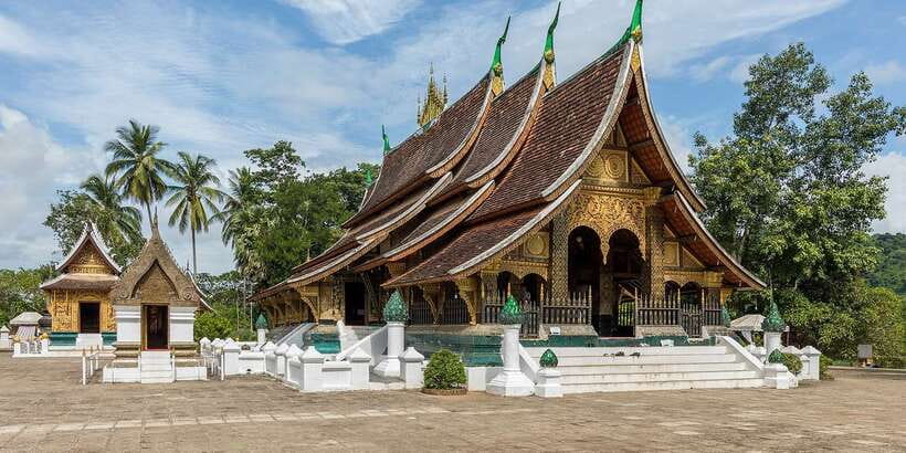 Luang Prabang: UNESCO World Heritage City Highlights Tour - Mount Phousi climb: the stairs, etiquette, and the 360 view payoff