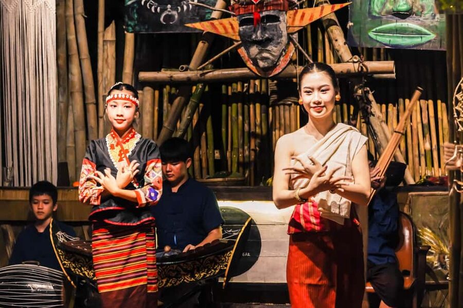 Luangprabang: Dinner with Lao Traditional Dance Performance - The Dance Performance: Elegance, Energy, and Cultural Storytelling