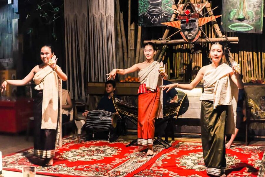 Luangprabang: Dinner with Lao Traditional Dance Performance - Jungala Lounge Bar, the Cozy Setting You Should Plan Around