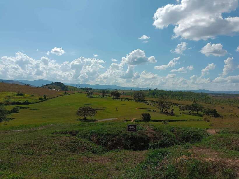 Plain of jars private tour - Wat Hai Heen big Buddha pass-by: a quick cultural pause