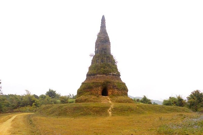 Plain of jars tour with local guide - After lunch at Lak Khai: Site 2 and the jar-and-tree effect