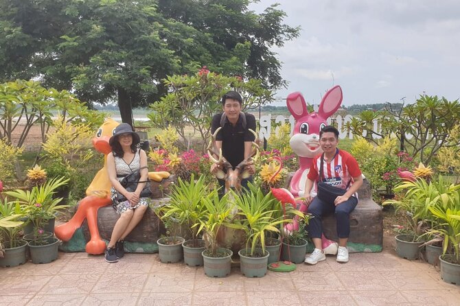 Private Full Day Vientiane City Tour - Patuxay Monument: independence memory in stone