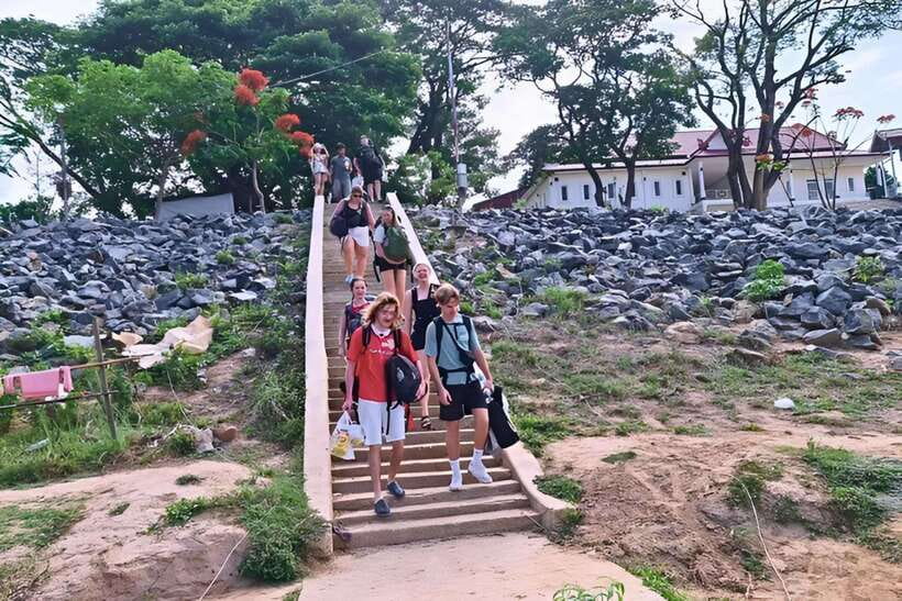 Slow Boat Chiang Rai: to Luang Prabang 2Day 1Night - Day 1: early pickup, Huay Xai border steps, and the Pak Beng night