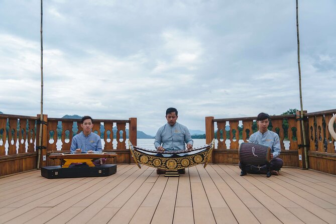 Sunset Cruise in Luang Prabang with Live Performance - Welcome drink and snacks: small, but they change the feel