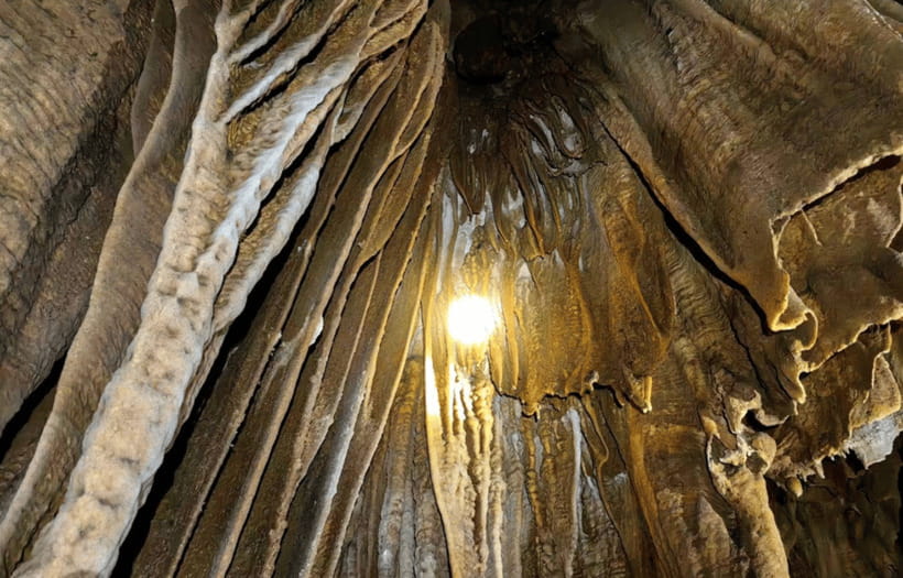 Vang Vieng: Kayaking&Zipline&Water Cave&Tham Chang tour - Rafting time: a quick second water burst