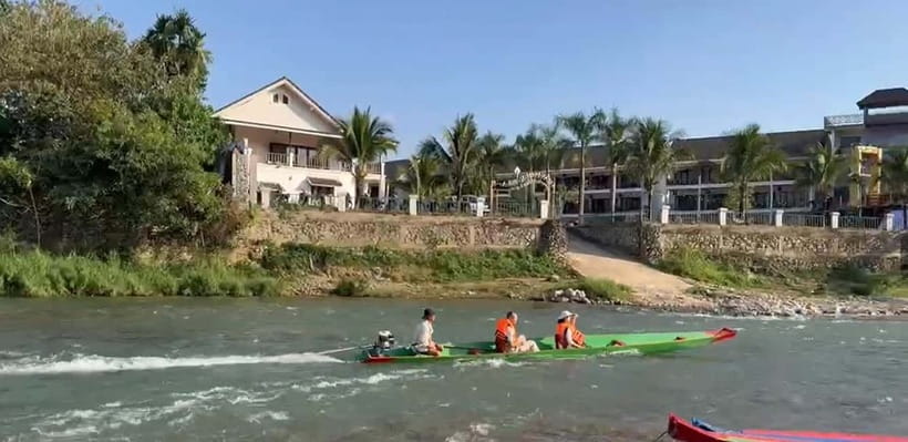 Vang vieng: Longtail boat&Hot Air Balloon&hotel pick-up - Morning flight plan: flames, slow ascent, and coffee after the ride