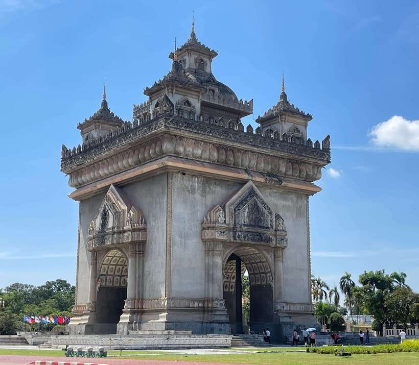 Vientiane: Cultural Tour with Buddha Park and Patuxay - Wat Si Muang: The Short Temple Stop That Helps You Get Bearings