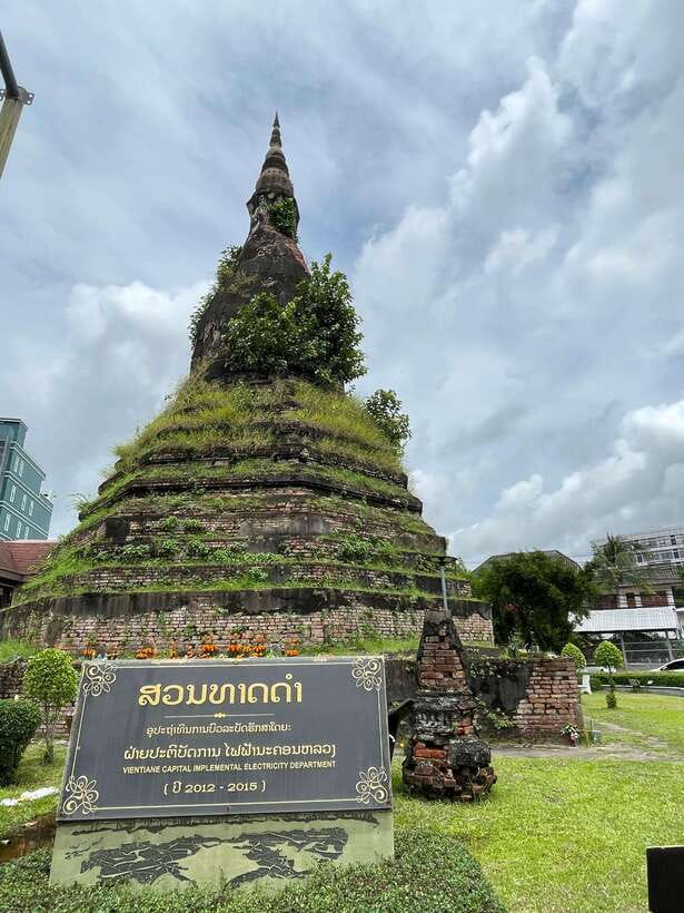 Vientiane: Half-Day City Tour with Patuxai and Buddha Park - Pickup in Chanthabuly, then straight into the sights