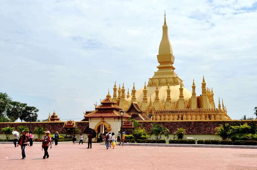 Vientiane: Private Full-day Must-See Sights & Sunset Tour - Wat Prakeo and the Patuxay contrast: museum relics to national symbols